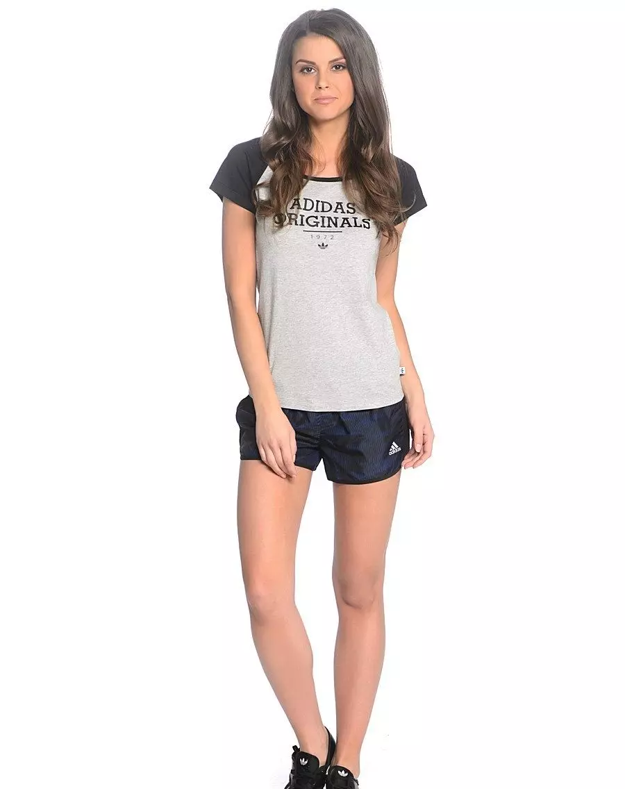 Sports shorts (84 billeder): Kort kvindelige sportsmodeller, shorts nederdel, stram, sort, dragt, strikket 13304_18