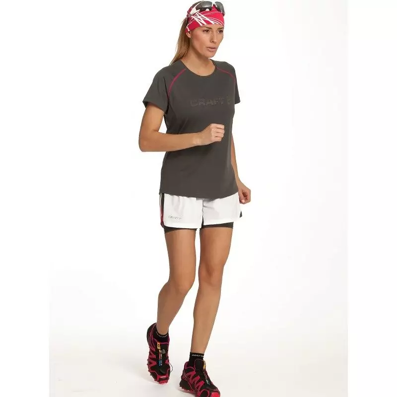Sports shorts (84 billeder): Kort kvindelige sportsmodeller, shorts nederdel, stram, sort, dragt, strikket 13304_19