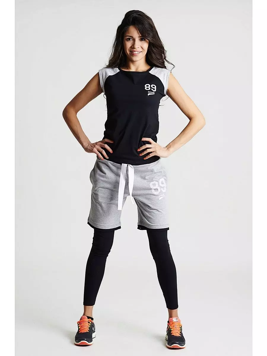 Sports shorts (84 billeder): Kort kvindelige sportsmodeller, shorts nederdel, stram, sort, dragt, strikket 13304_25