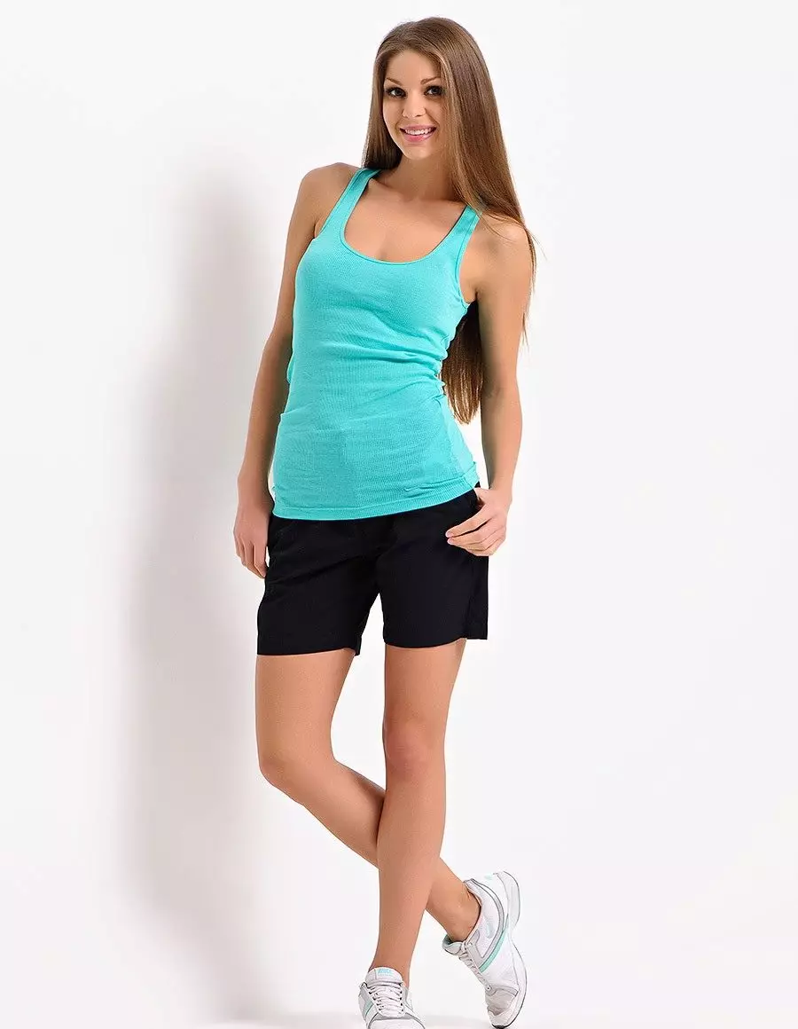 Sports shorts (84 billeder): Kort kvindelige sportsmodeller, shorts nederdel, stram, sort, dragt, strikket 13304_64