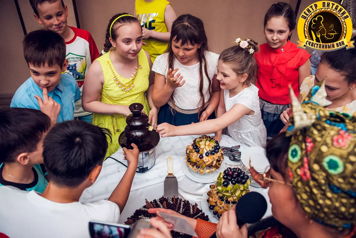 Concursuri și ziua de naștere (23 fotografii): Jocuri amuzante și distractive la masă pentru diferite companii, concursuri cool pentru adulți și opțiuni interesante pentru copii 13308_14