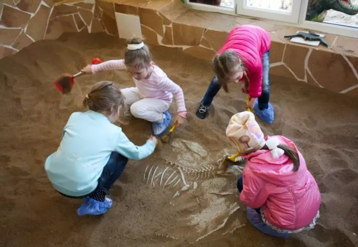 Dei yn Dinosaurylstyl: Fekânsjeûntwerp foar in jonge, bernescenario en in fraach nei bern. Seleksje fan partij-dekoraasjes 13312_31