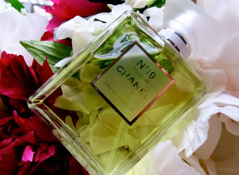 Fragancias de primavera (56 fotos): que significa isto? Aromas de chip de flores e froitas en perfumes para mulleres e homes 13337_17
