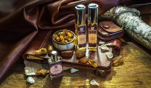 Persiwm Rwseg: Gwirodydd Ffatri Freedom a Perfumery-Cosmetic Company o Rwsia 