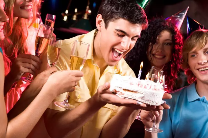 Како прославити рођендан 16 година? Сценариј прослава 16. годишњице сина или ћерке, такмичења, игара и других смешних идеја 13352_3