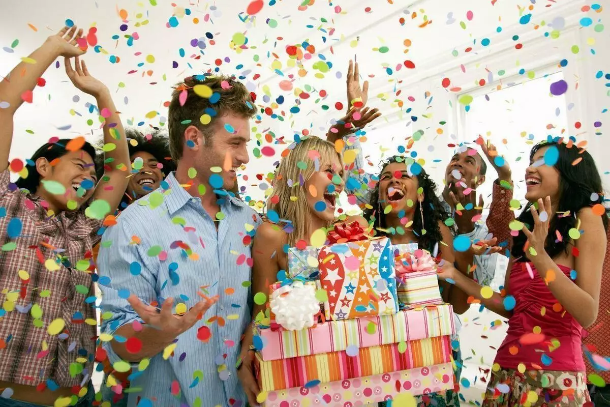 Како прославити рођендан 16 година? Сценариј прослава 16. годишњице сина или ћерке, такмичења, игара и других смешних идеја 13352_4