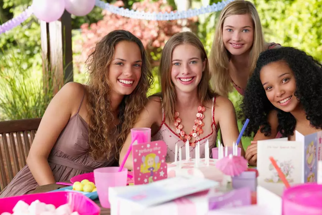 Cum să sărbătorim o zi de naștere timp de 16 ani? Sărbătoarea scenariului a celei de-a 16-a aniversări pentru fiu sau fiică, concursuri, jocuri și alte idei amuzante 13352_7