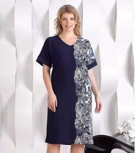 Φόρεμα με μια ευθεία εκτύπωση σιλουέτα για πλήρη