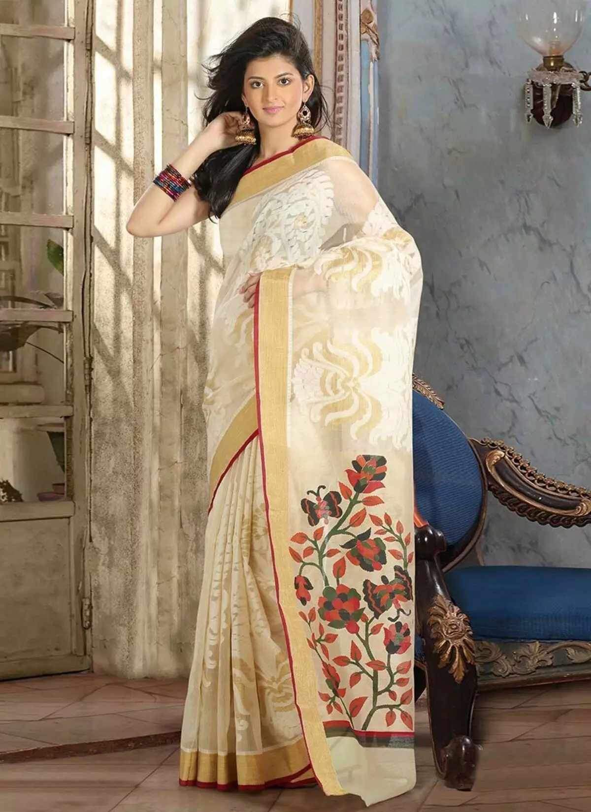Pragtige sari met borduurwerk