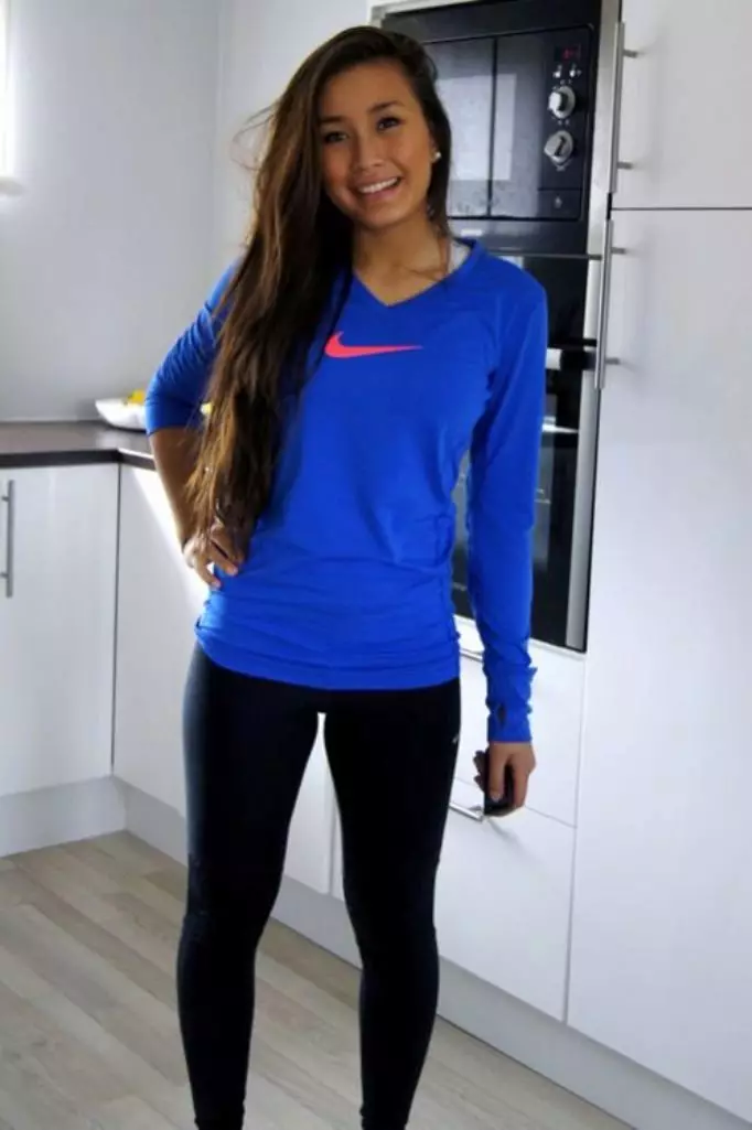Дамски блузи Nike (Nike) (58 снимки): Спортно модели, Nike Air, Nike-AW77, с печат 
