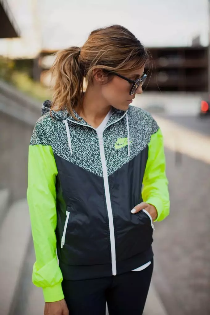 Sweatshirts Women Nike (Nike) (58 Wêneyên): Nike Air, Nike Aw77, Bi çapê 