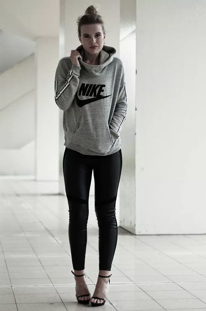 Ma Sweatshirts Nike (Nike) (Zithunzi 58): Zithunzi Zakatswiri, Nike Mpweya, Nike-Nims, Nim, Nike Barcelona 1338_52