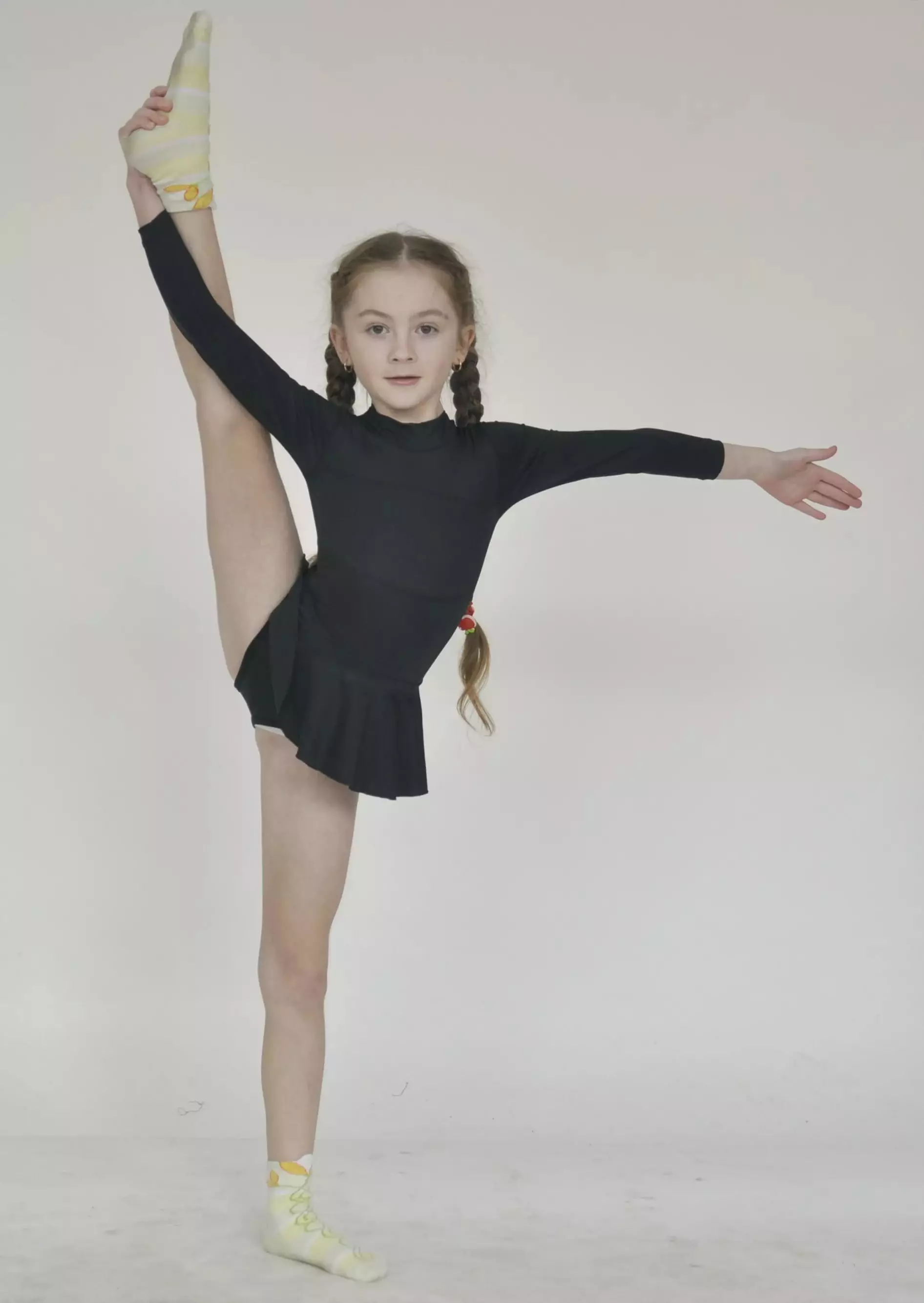 Costume da bagno ginnastica con gonna (35 foto): modelli con gonne per ginnastica ritmica 13393_12