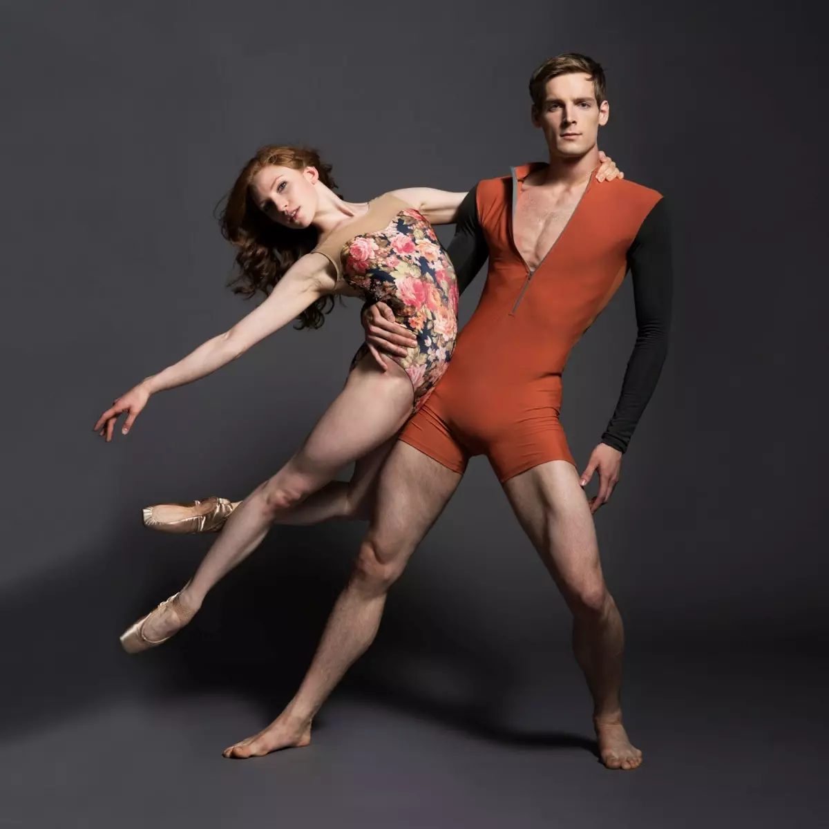 Plesni kupaći kostim (59 fotografija): plesni sportski modeli sa suknjom za plesno dvorani ples, kao što se zove, ružičasta i bijela 13394_21