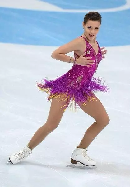 Tarian Swimsuit (59 gambar): Model sukan tarian dengan skirt untuk menari tarian, kerana ia dipanggil, merah jambu dan putih 13394_24