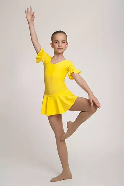 Taneční plavky (59 fotek): taneční sportovní modely s sukní pro taneční sukni, jak se nazývá, růžová a bílá 13394_50