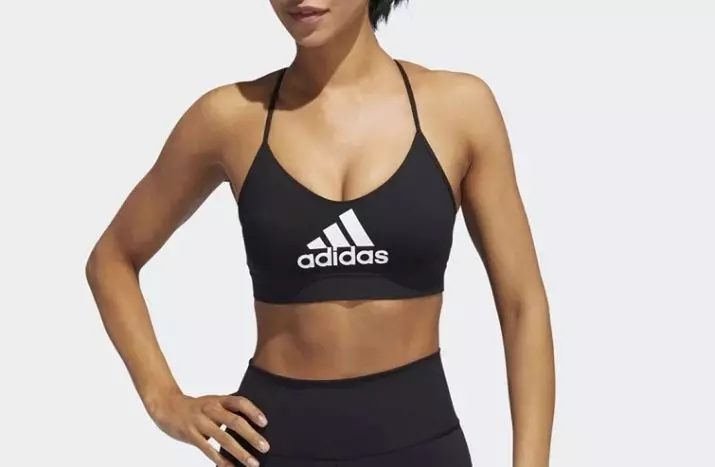 Sports Tops (71 fotogrāfijas): Sieviešu tēmas ar atbalsta efektiem apmācībai, topi-sconce meitenēm un fitnesa modeli lielam krūtīm 13397_60