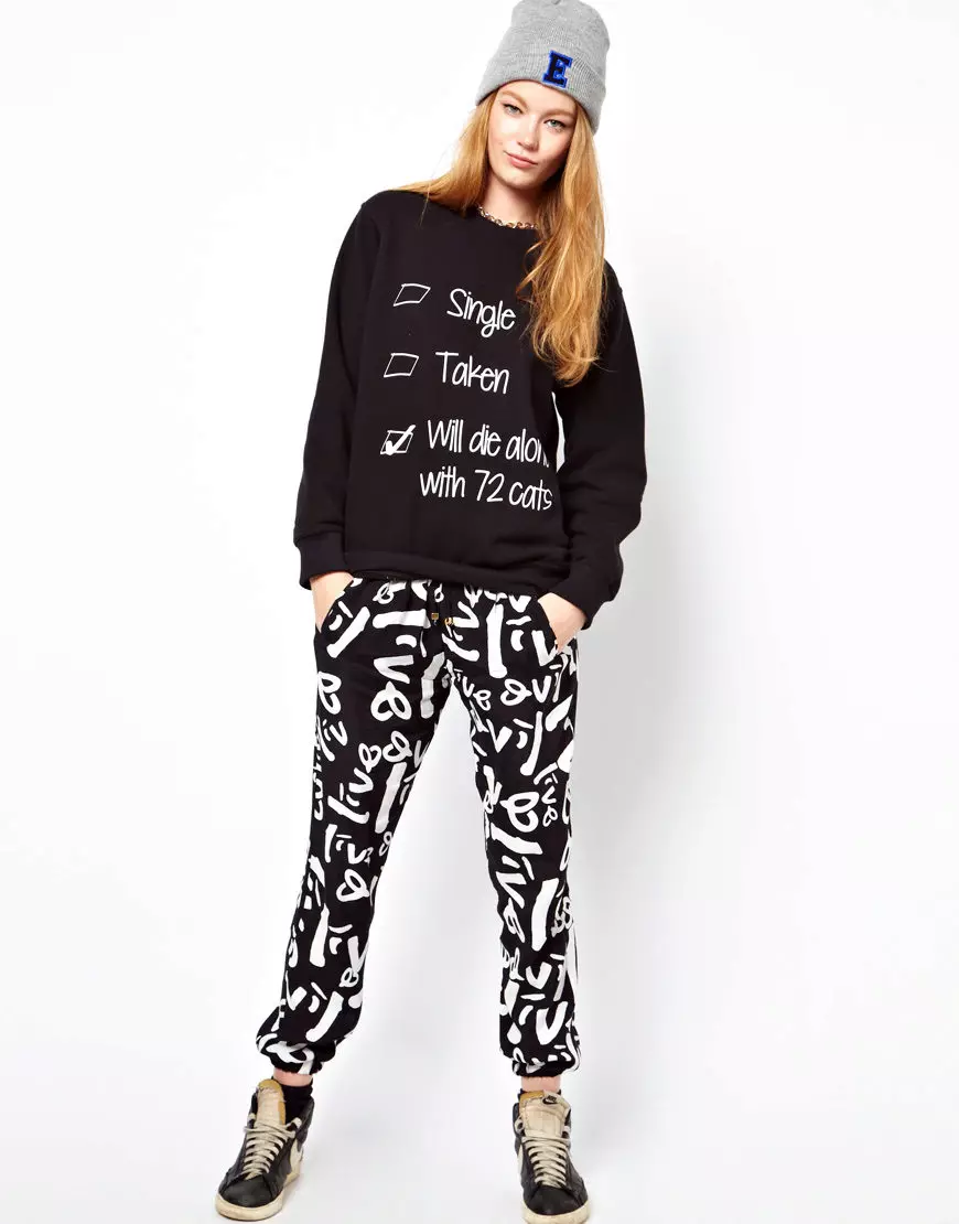 Female sweatshirts (238 photos): Fashionable, Hoody, Large sizes, Lightning, Long, Bomber, Sport, Warm 1339_156