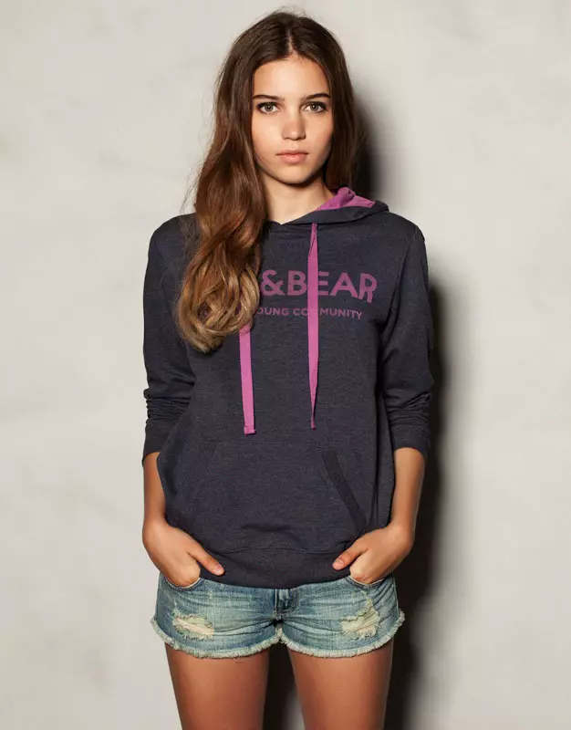 Female sweatshirts (238 photos): Fashionable, Hoody, Large sizes, Lightning, Long, Bomber, Sport, Warm 1339_231