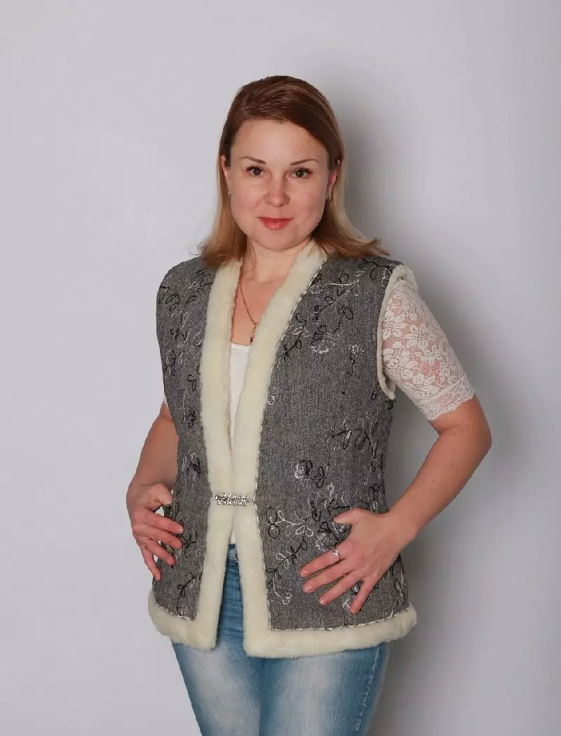 Áo khoác và ngủ kích thước lớn (60 ảnh): Dành cho phụ nữ hoàn chỉnh, áo khoác mùa đông ấm áp không có tay áo 13425_16