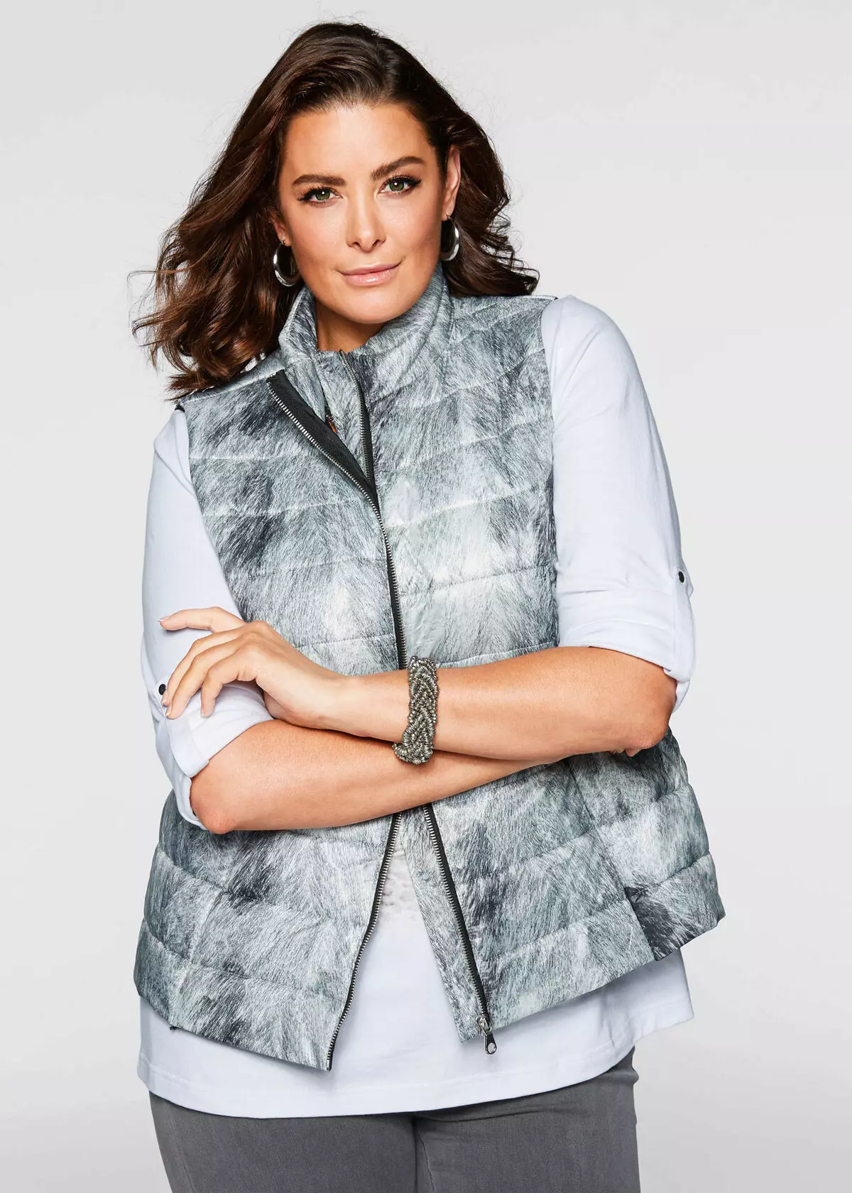 Áo khoác và ngủ kích thước lớn (60 ảnh): Dành cho phụ nữ hoàn chỉnh, áo khoác mùa đông ấm áp không có tay áo 13425_31