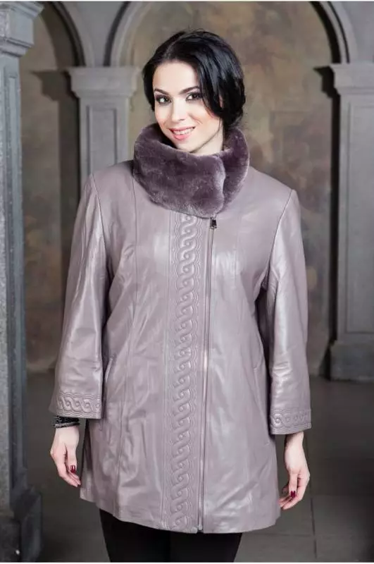 Jaket kulit wanita dengan ukuran besar: bagaimana memilih wanita penuh dan apa yang harus dipakai 13426_20