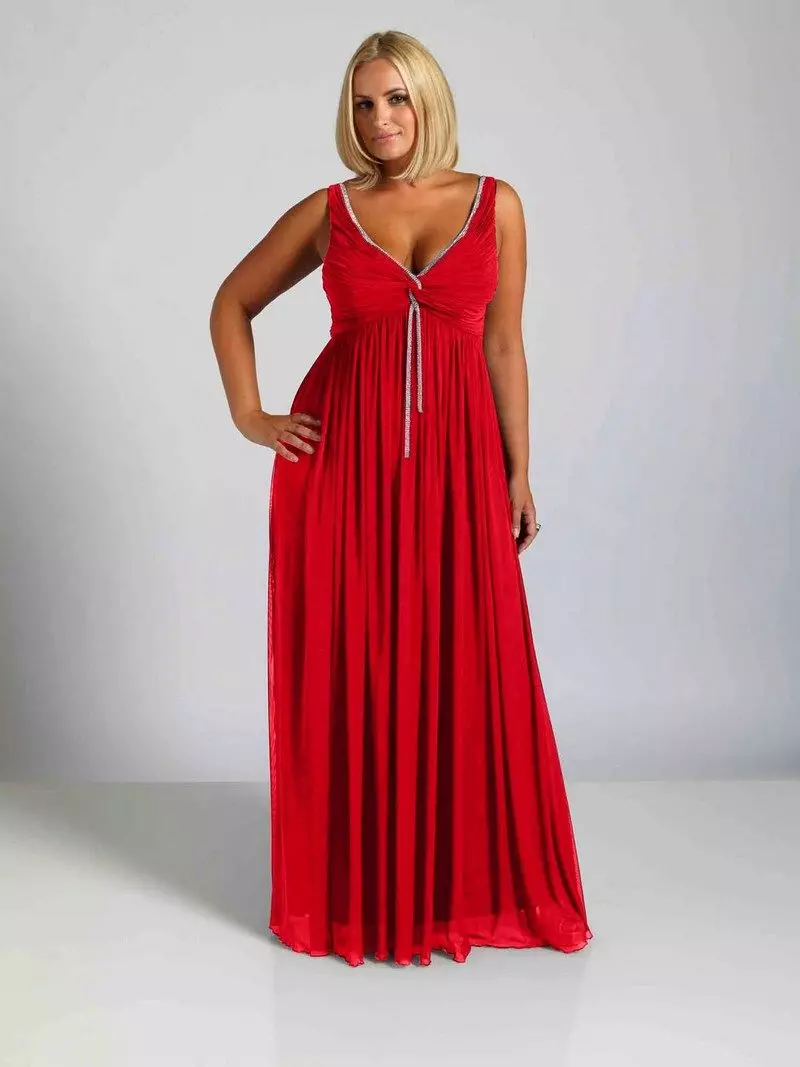 Siluet gaun panjang merah untuk wanita penuh