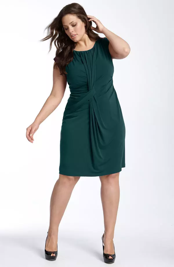 Zelena pletena srednja dolžina obleka za polno žensko