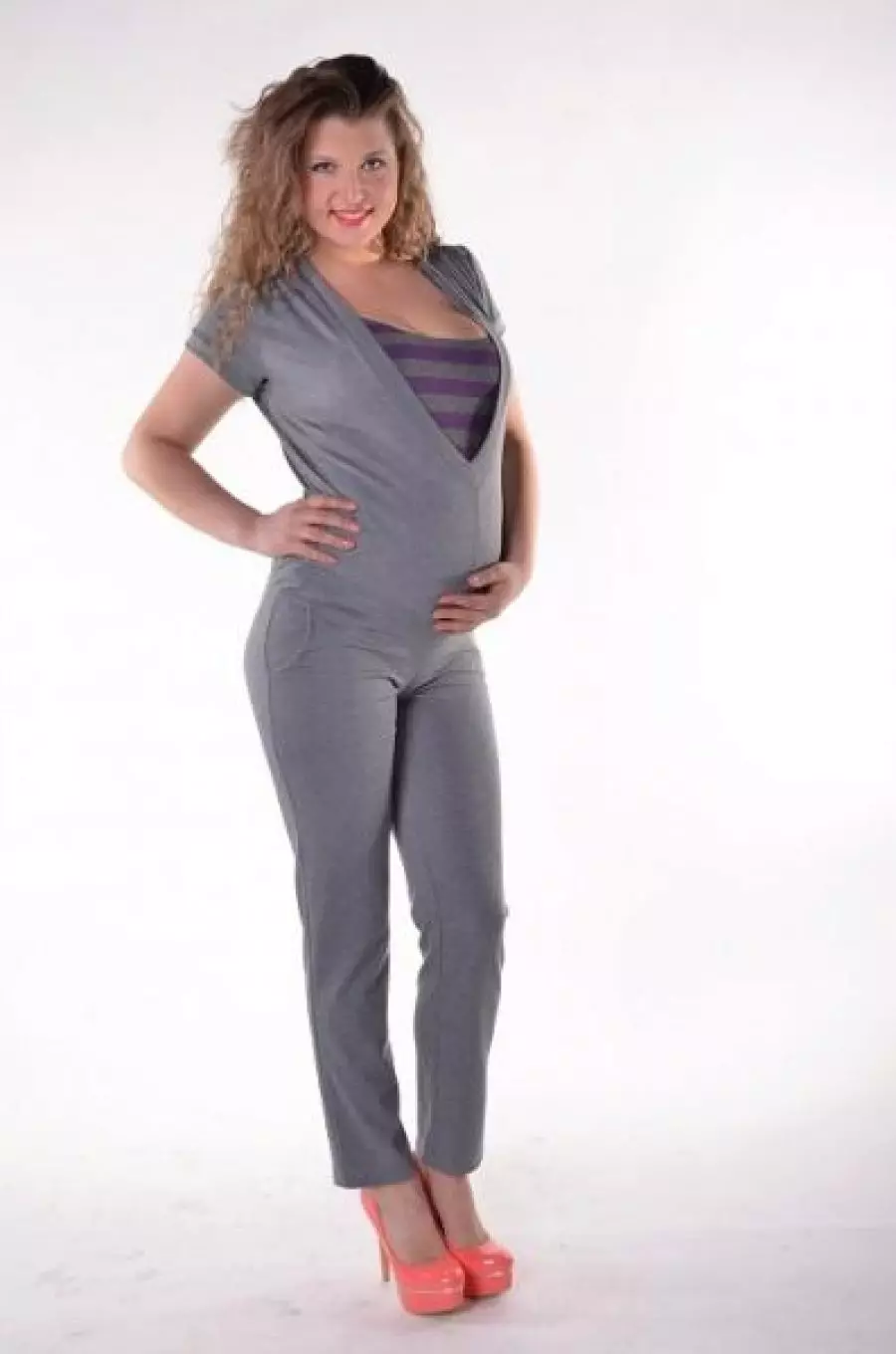 गर्भवती महिलाओं के लिए जंपसूट (7 9 फोटो): गर्म, मखमल और पतलून jumpsuit, स्कर्ट Jumpsuit, अर्द्ध चौग़ा 13457_70