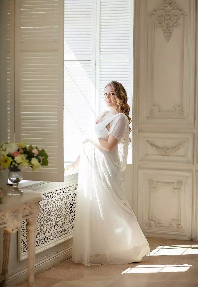사진 촬영을위한 흰 드레스