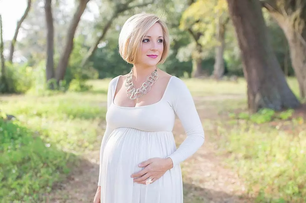 Rruaza për një xhirim foto të grave shtatzëna