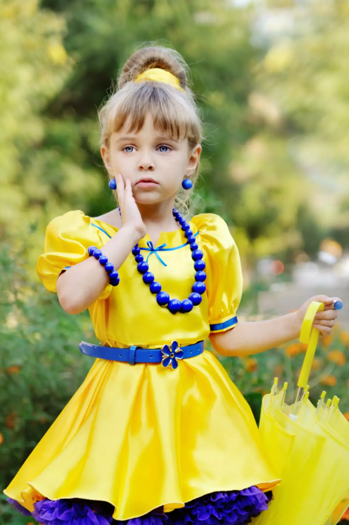 Желтое платье на выпускной в детском саду