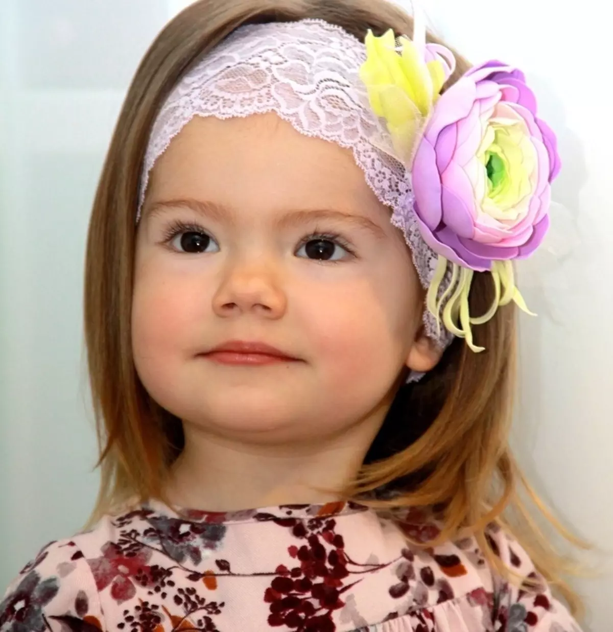 סרט עבור ילדה (137 תמונות): מודלים סרוגים לילדים עם פרח של Canzashi, תחבושות יפה, חטיפה ועם קשתות 13479_10
