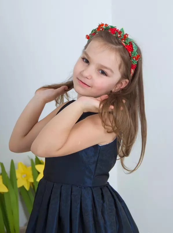 סרט עבור ילדה (137 תמונות): מודלים סרוגים לילדים עם פרח של Canzashi, תחבושות יפה, חטיפה ועם קשתות 13479_13