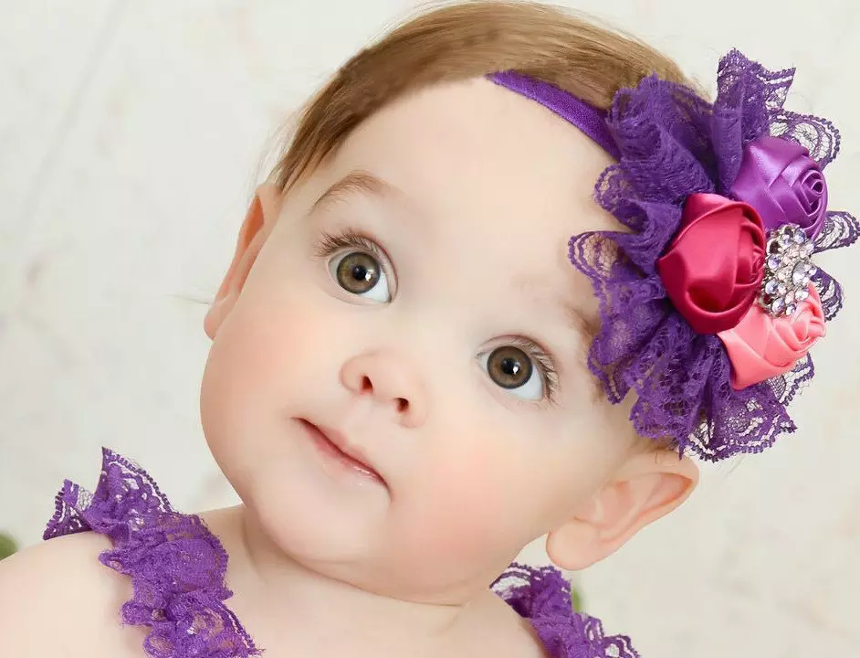 סרט עבור ילדה (137 תמונות): מודלים סרוגים לילדים עם פרח של Canzashi, תחבושות יפה, חטיפה ועם קשתות 13479_33