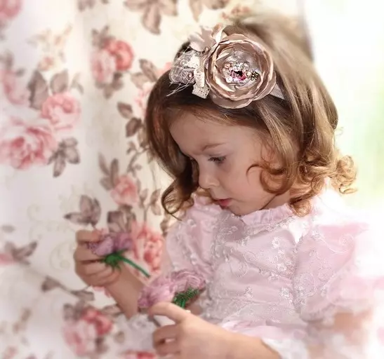 סרט עבור ילדה (137 תמונות): מודלים סרוגים לילדים עם פרח של Canzashi, תחבושות יפה, חטיפה ועם קשתות 13479_74