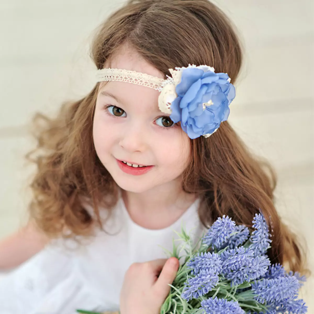 סרט עבור ילדה (137 תמונות): מודלים סרוגים לילדים עם פרח של Canzashi, תחבושות יפה, חטיפה ועם קשתות 13479_88