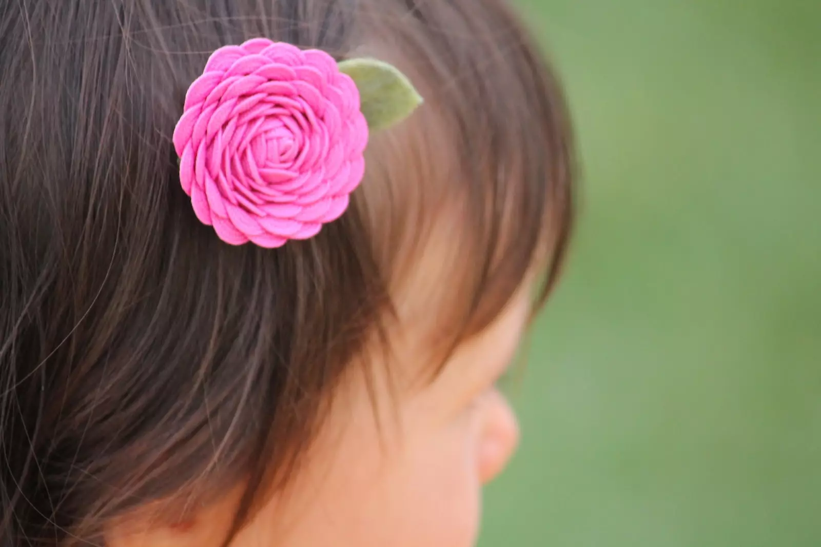 Фризуре за девојчице (54 фотографије): Дечији модели косе у стилу Канзашија и у облику круне за девојчице и тинејџере 13480_23