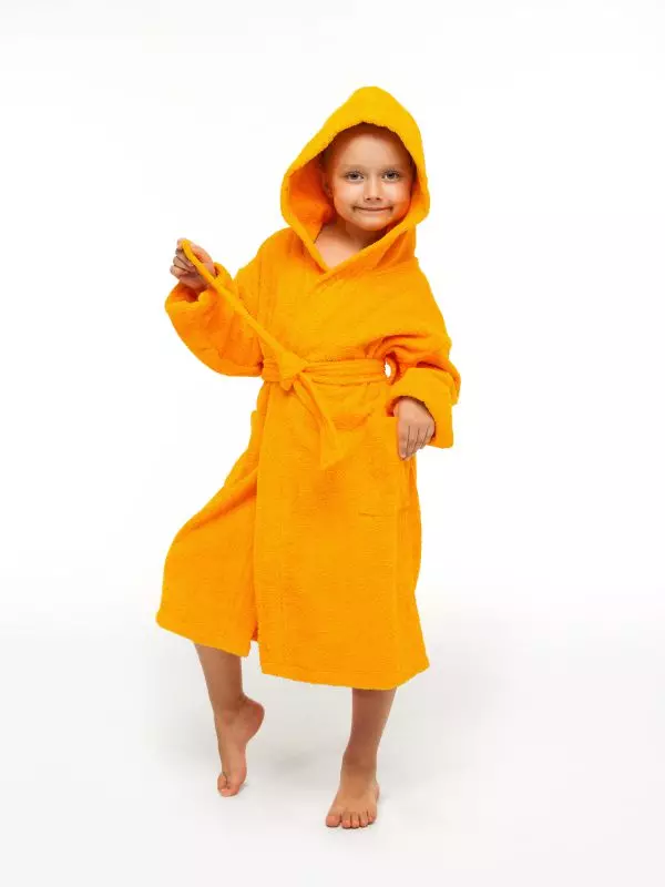 Bathrobe infantil para a piscina (58 fotos): modelos para crianças com zíper de capuz 13524_26