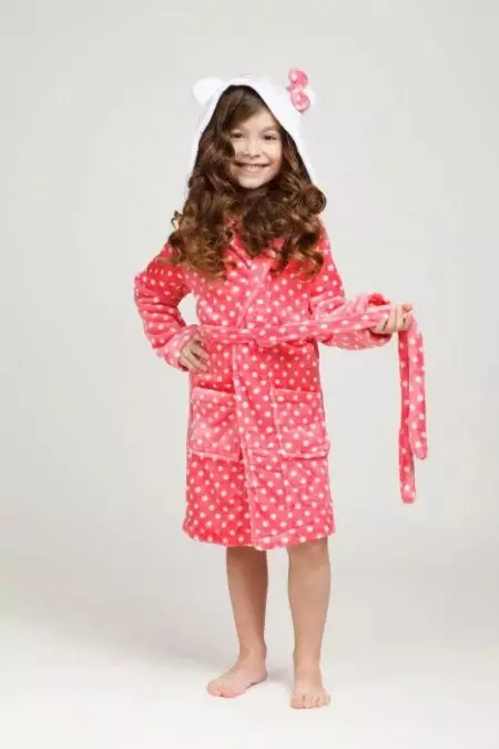 Children's bathrobe for the pool (58 photos): models for children with a hood zipper 13524_47