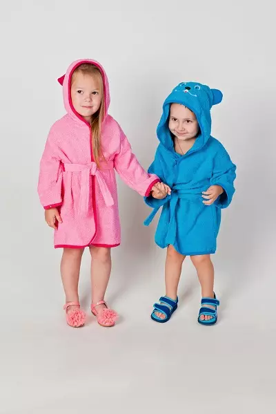 Детски халат за басейна (58 снимки): модели за деца с качулка цип 13524_48