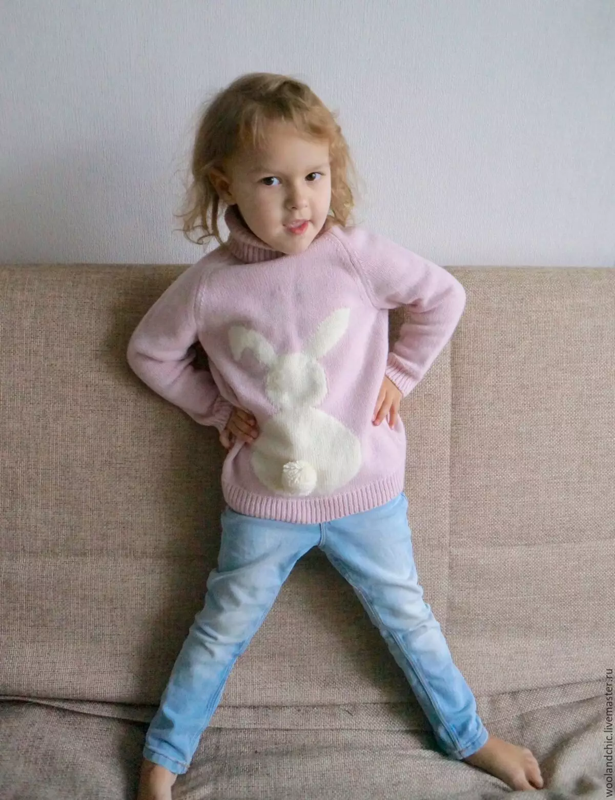 Sweater for a girl (111 photos): children's woolen models Raglan for girls up to 9 years old and teenagers, trendy under the throat for school 13526_26