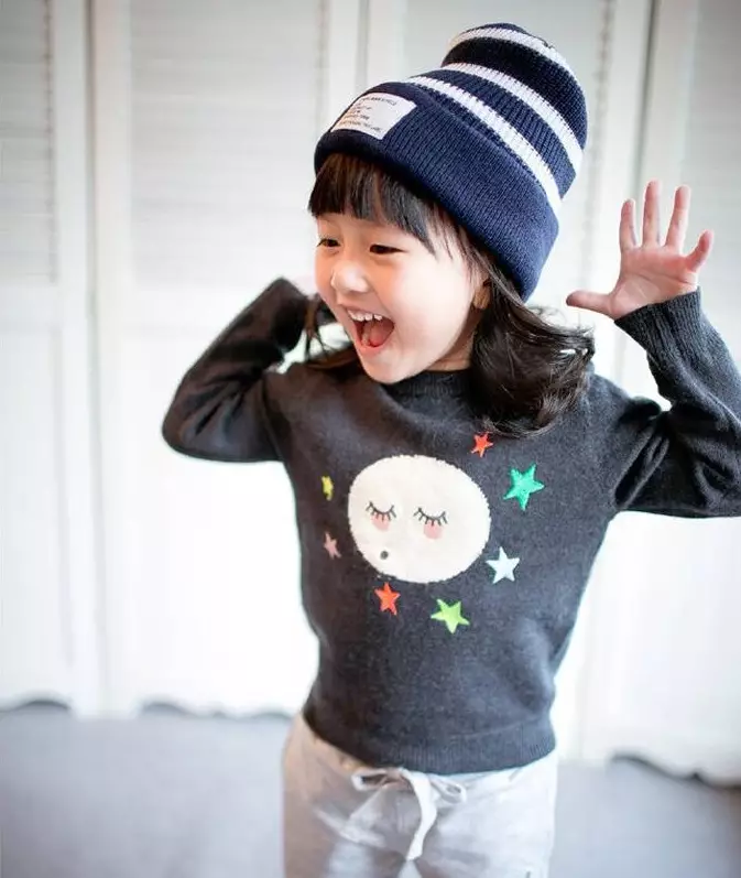 Sweater untuk seorang gadis (111 foto): model wol anak-anak Raglan untuk anak perempuan hingga 9 tahun dan remaja, trendi di bawah tenggorokan untuk sekolah 13526_30