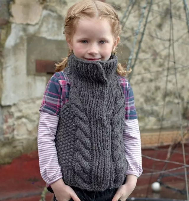 女の子のためのセーター（111写真）：子供のウールモデル：9歳までの女の子とティーンエイジャー、学校の喉の下でトレンディー 13526_35