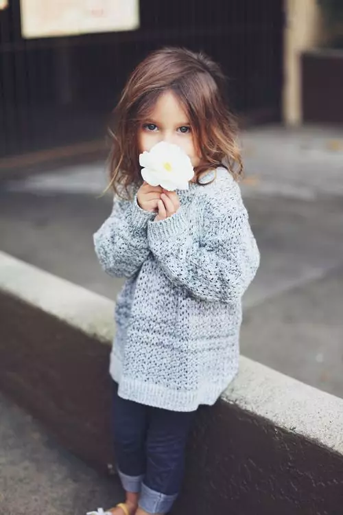 Sweater untuk seorang gadis (111 foto): model wol anak-anak Raglan untuk anak perempuan hingga 9 tahun dan remaja, trendi di bawah tenggorokan untuk sekolah 13526_4