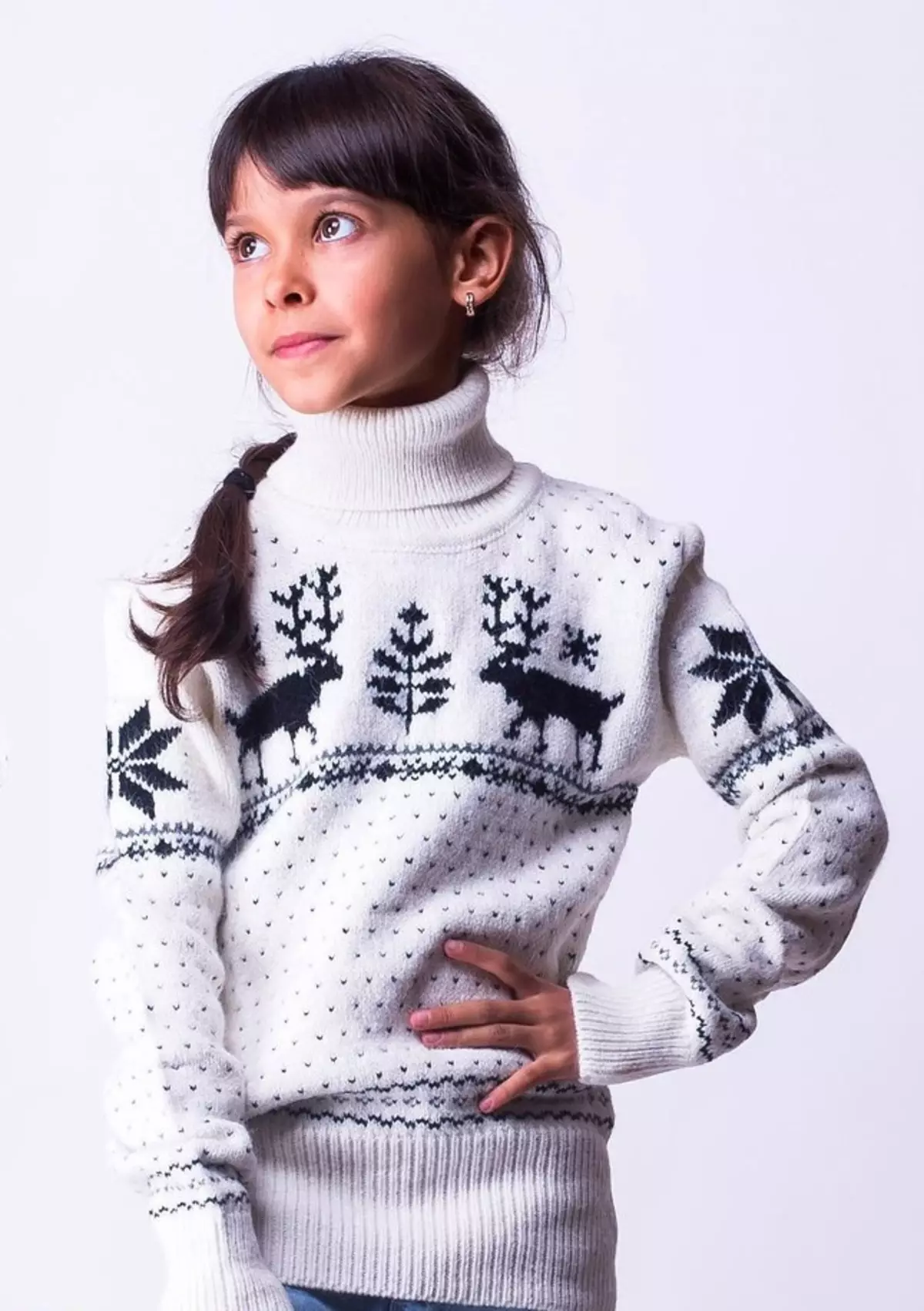 女の子のためのセーター（111写真）：子供のウールモデル：9歳までの女の子とティーンエイジャー、学校の喉の下でトレンディー 13526_84