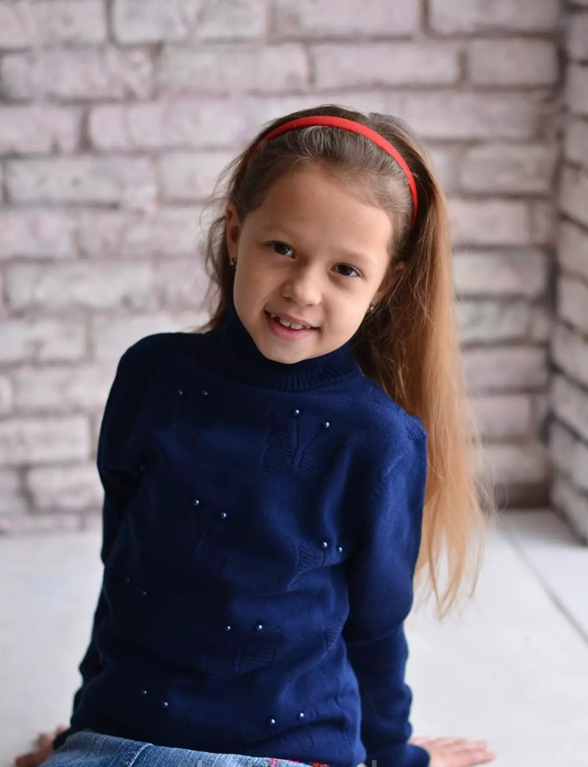 Maglione per una ragazza (111 foto): Modelli di lana per bambini Raglan per ragazze fino a 9 anni e adolescenti, alla moda sotto la gola per la scuola 13526_94