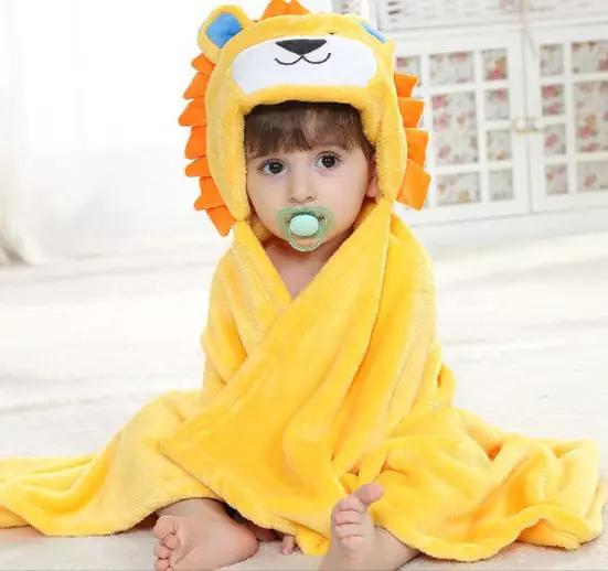 Bathrobe ya Bana (39 Amafoto): Gulat kubakobwa bafite hood 13529_17