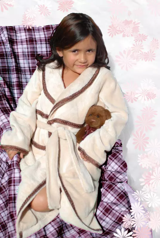 Bathrobe کودکان (39 عکس): Gulat برای دختران با هود 13529_31