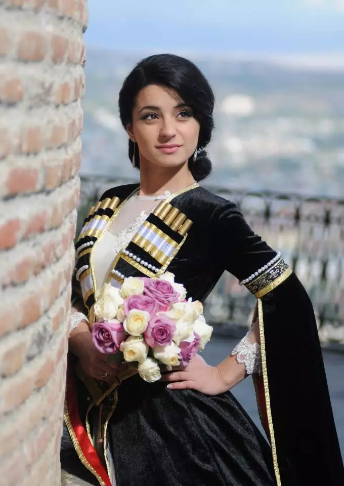 格鲁吉亚国家套装（67张照片）：女性的格鲁吉亚人的形象，为一个女孩，传统服装格鲁吉亚 1353_10